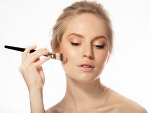 راهنمای استفاده از کرم پودر غیرفشرده برای پوست‌های چرب
